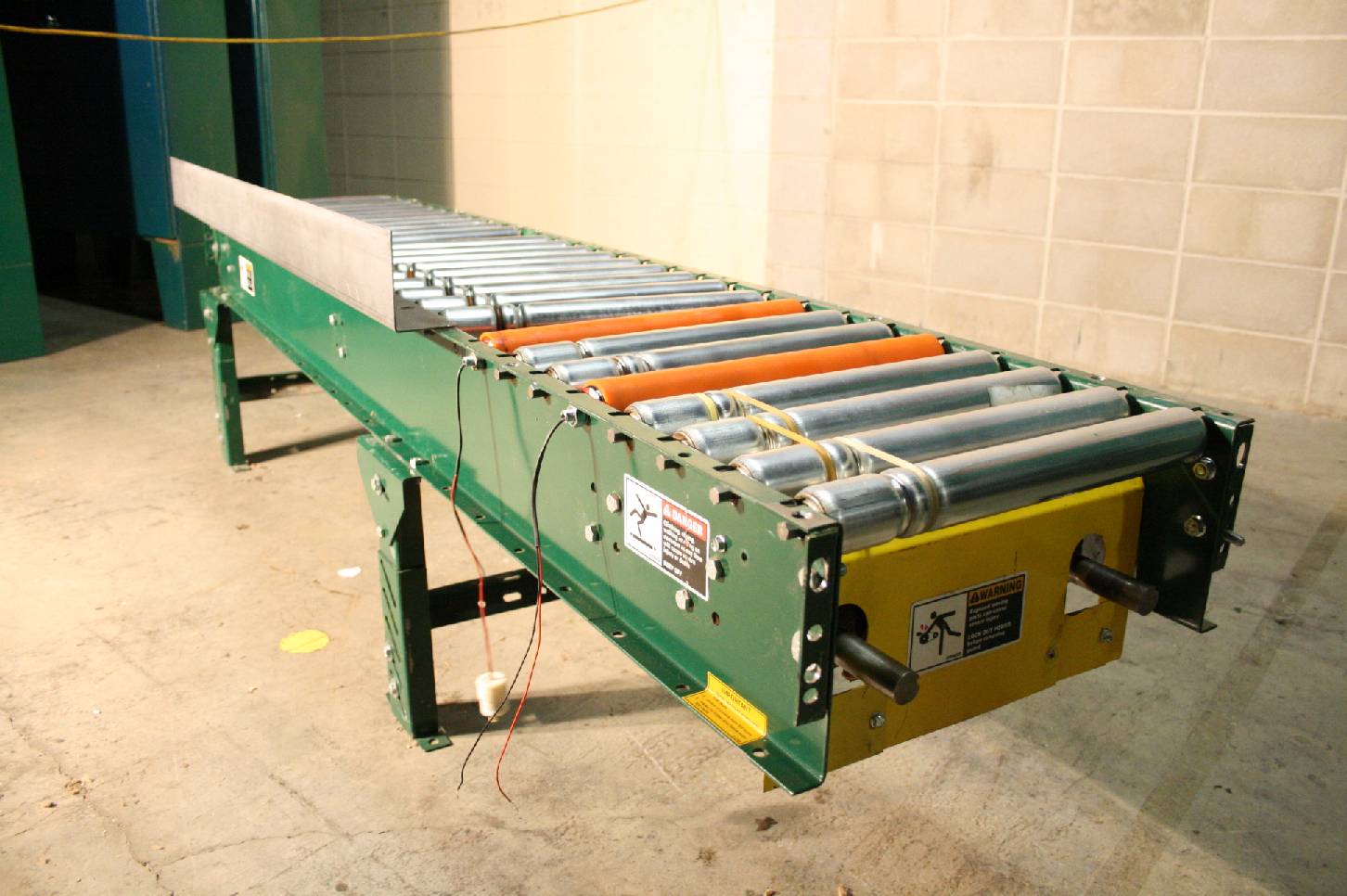Alvey Steel Roller Conveyor 85" x 15" Roller Surface Interroll Powered