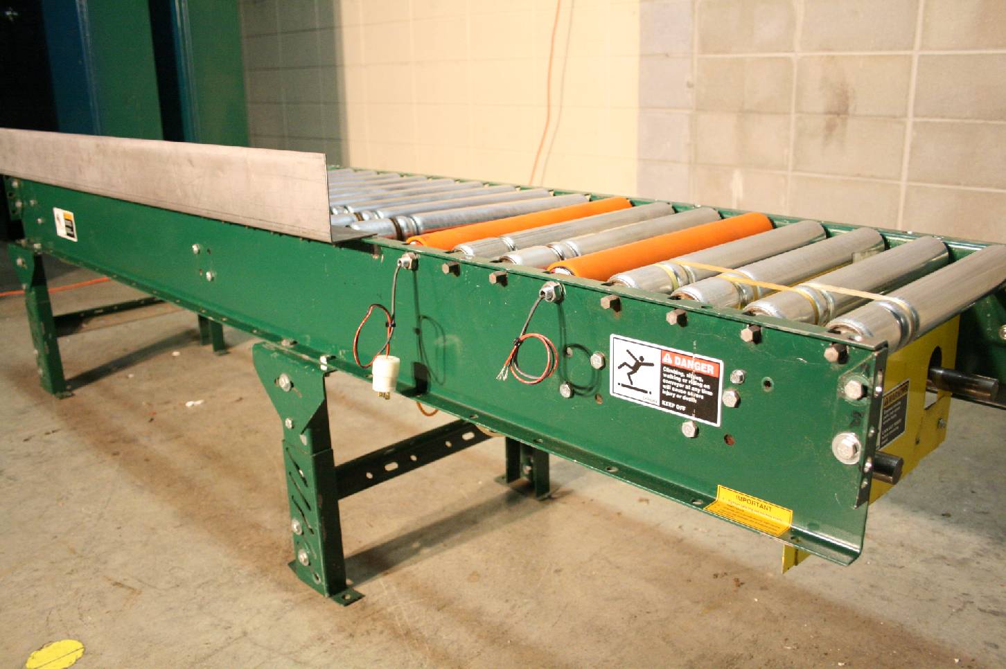 Alvey Steel Roller Conveyor 85" x 15" Roller Surface Interroll Powered