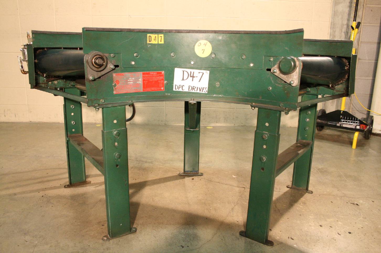 portec-a2422-90-degree-right-angle-powered-belt-conveyor-21-1-2-wide