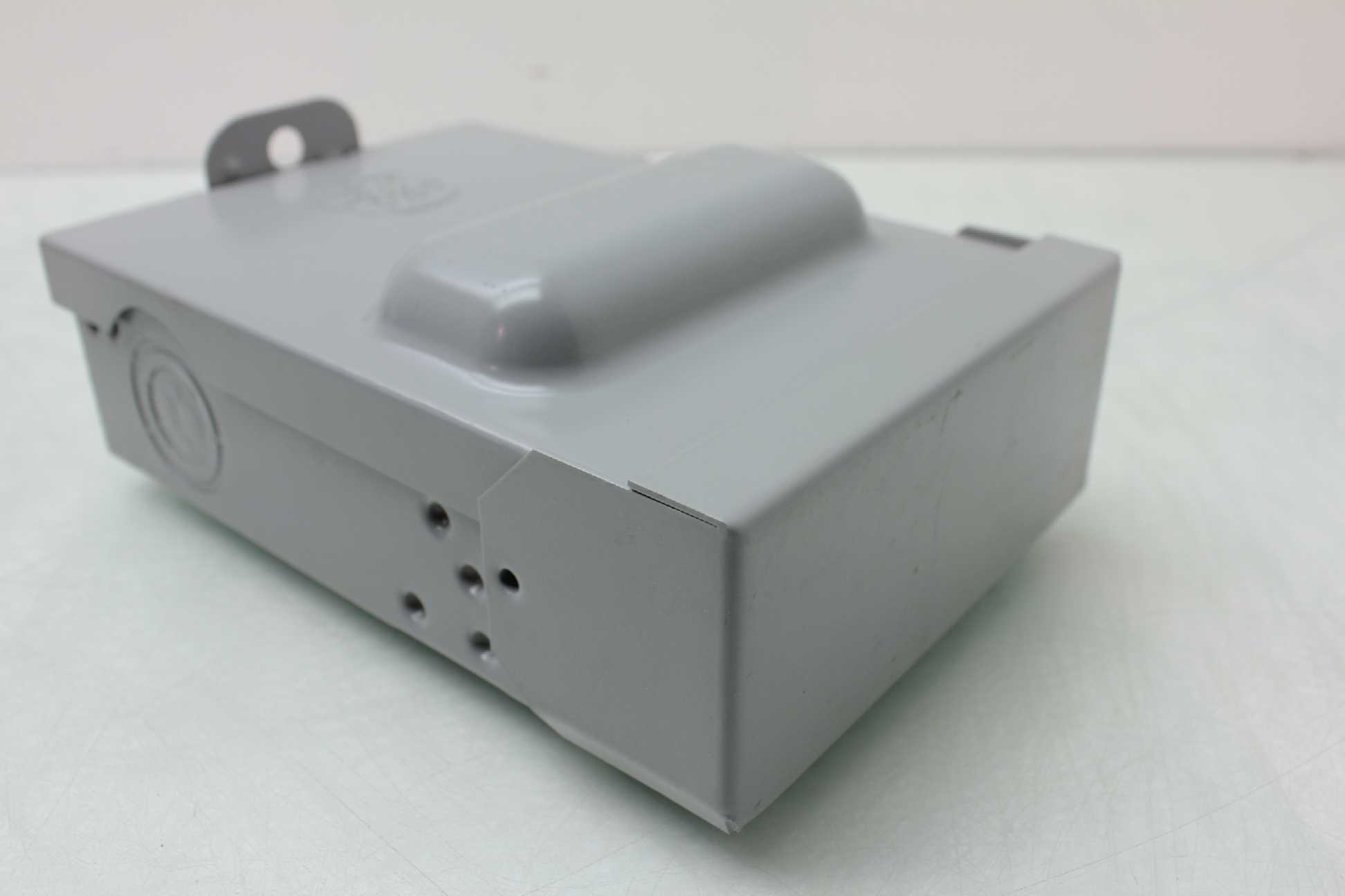 GE TF30R Puller Type Air Conditioner Disconnect Steel Enclosure Nema 3R