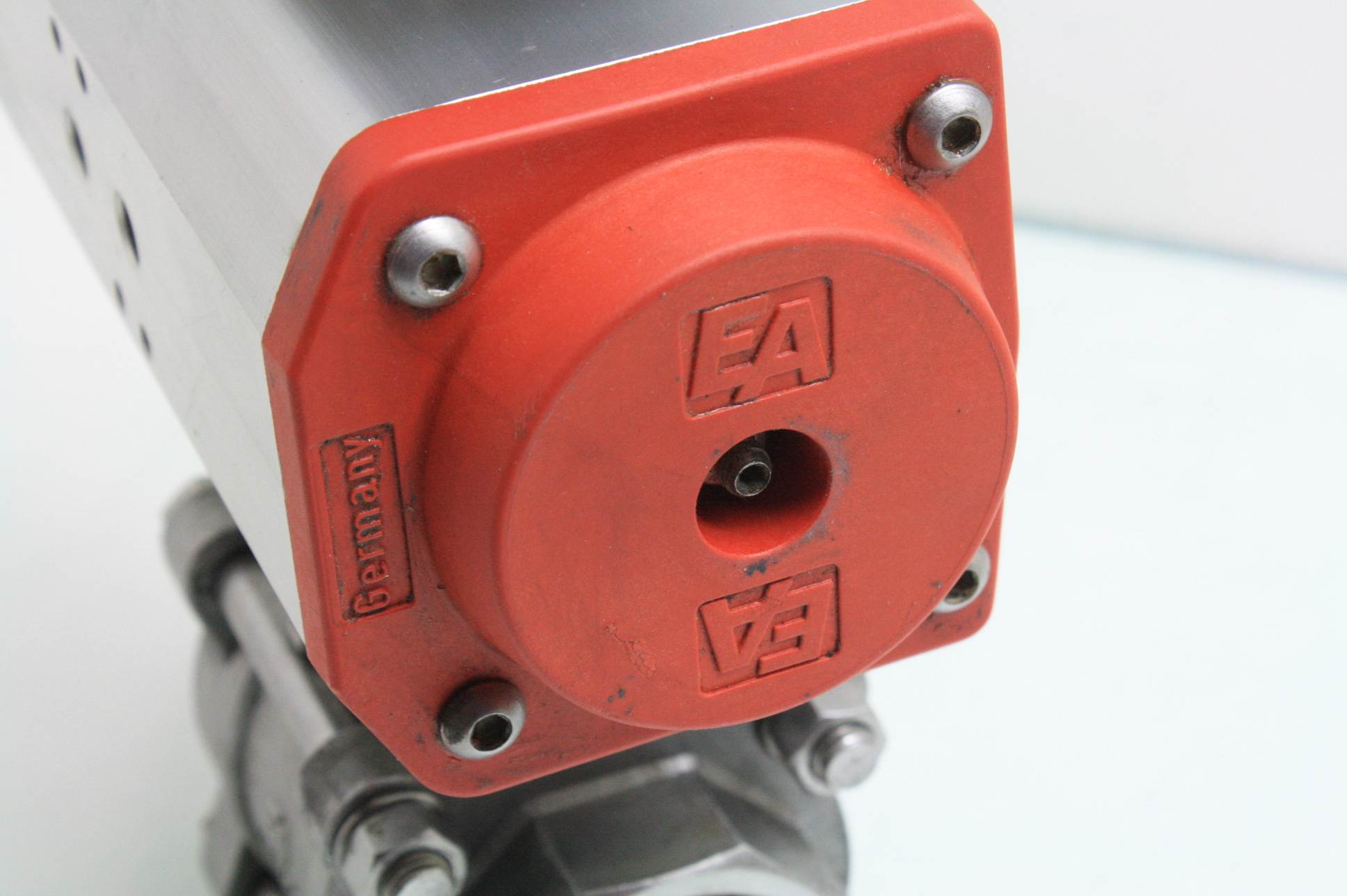 EA Pneumatic Actuator TCR3MVAZK with 11/2" NPT Stainless Steel Ball