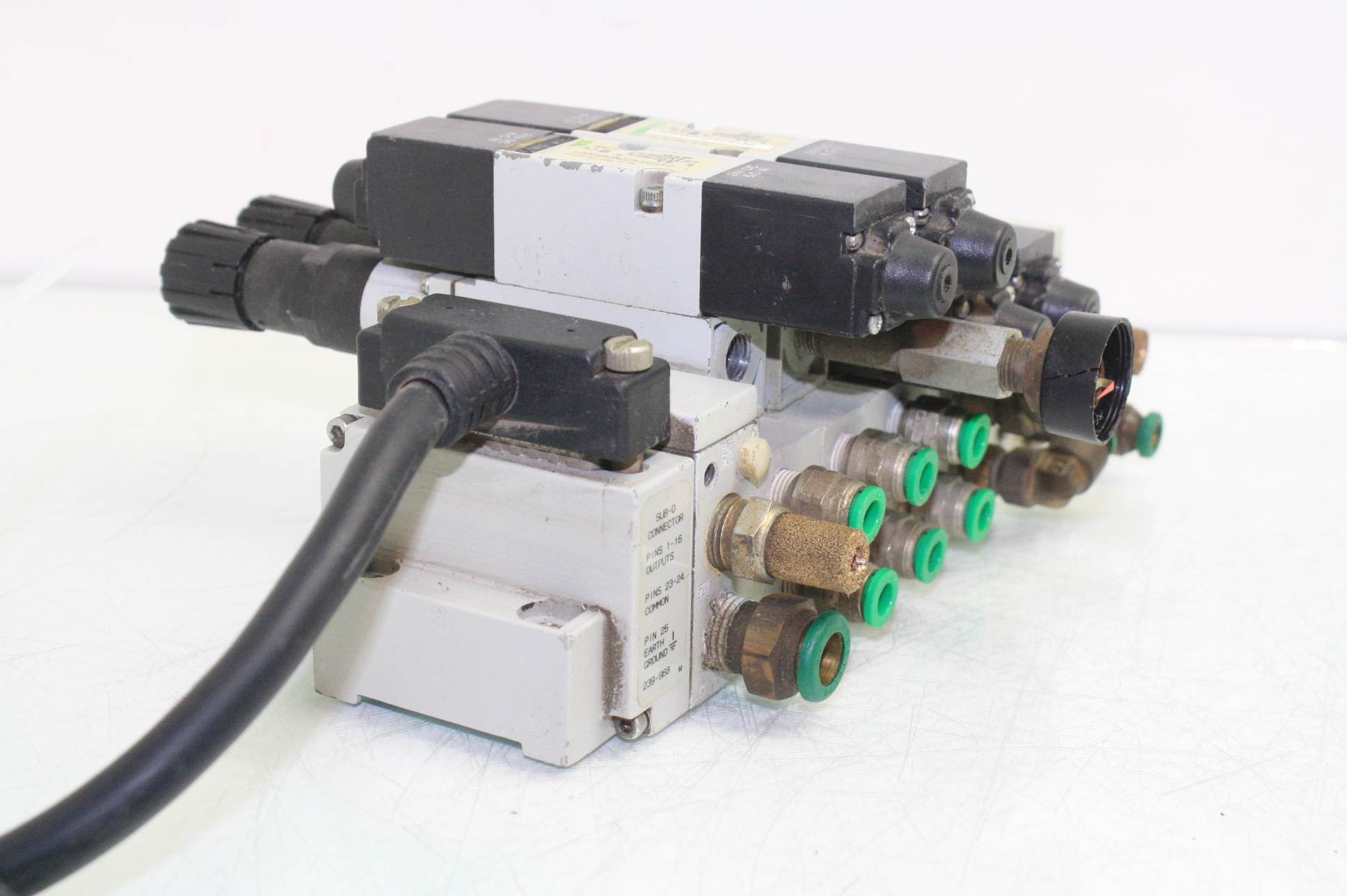 Numatics Air Manifold with 4 Solenoid Valves 041SS4Z2MN00061 / 041SS400M000061