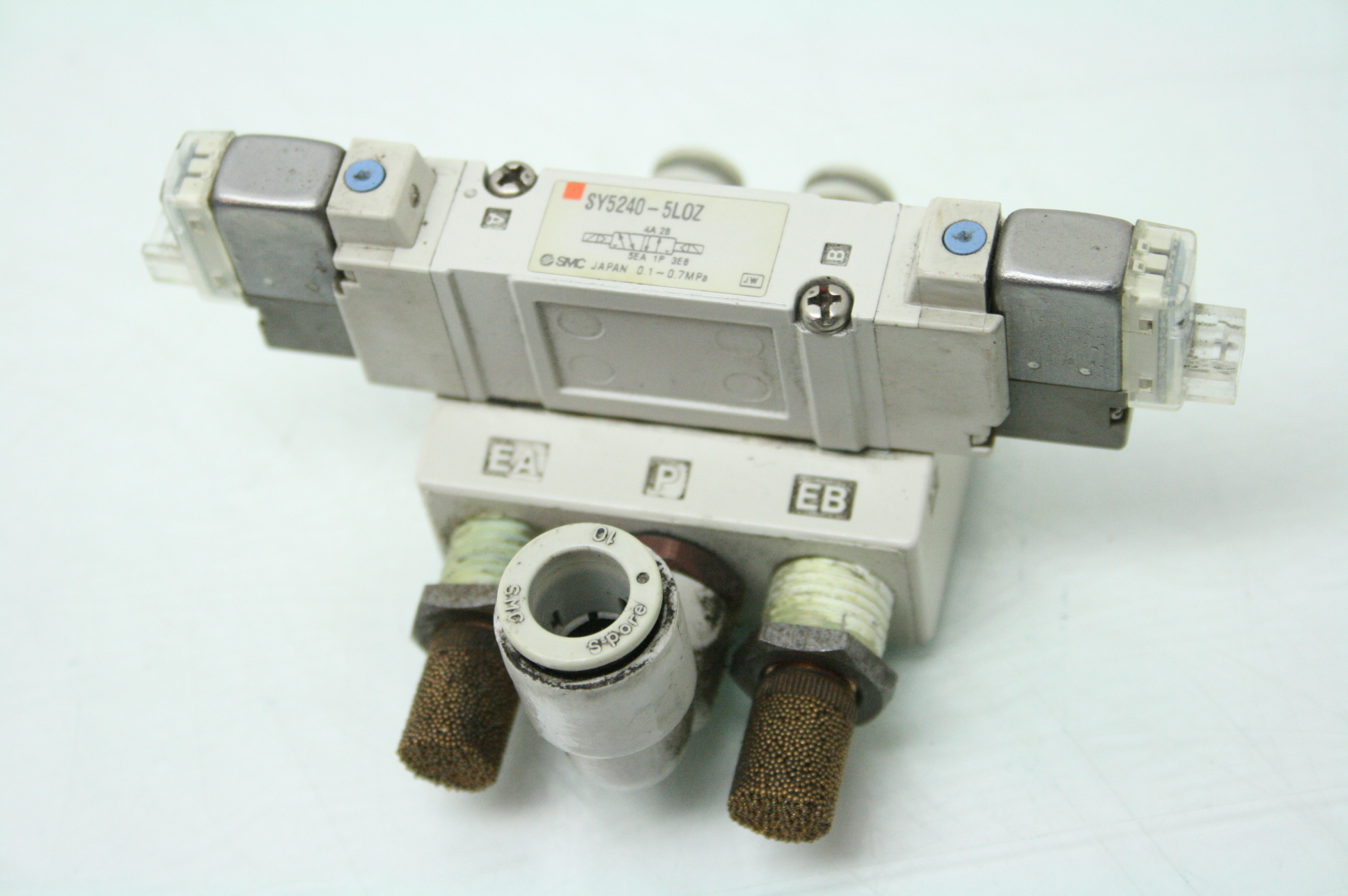 SMC Manifold SY5240-5LOZ With Pneumatic Double Acting Solenoid Valve ...