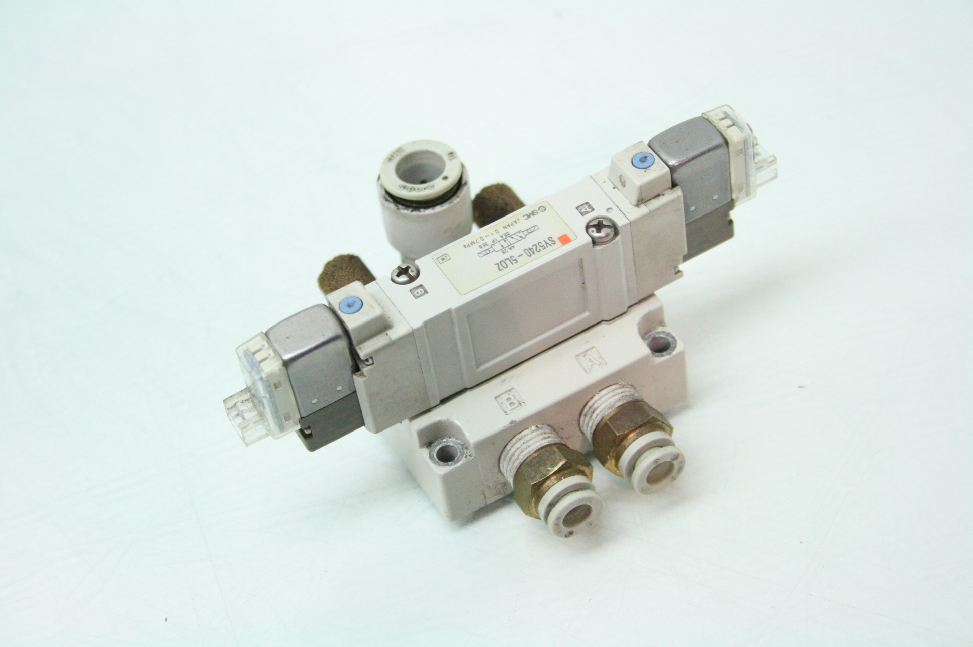 SMC Manifold SY5240-5LOZ with Pneumatic Double Acting Solenoid Valve