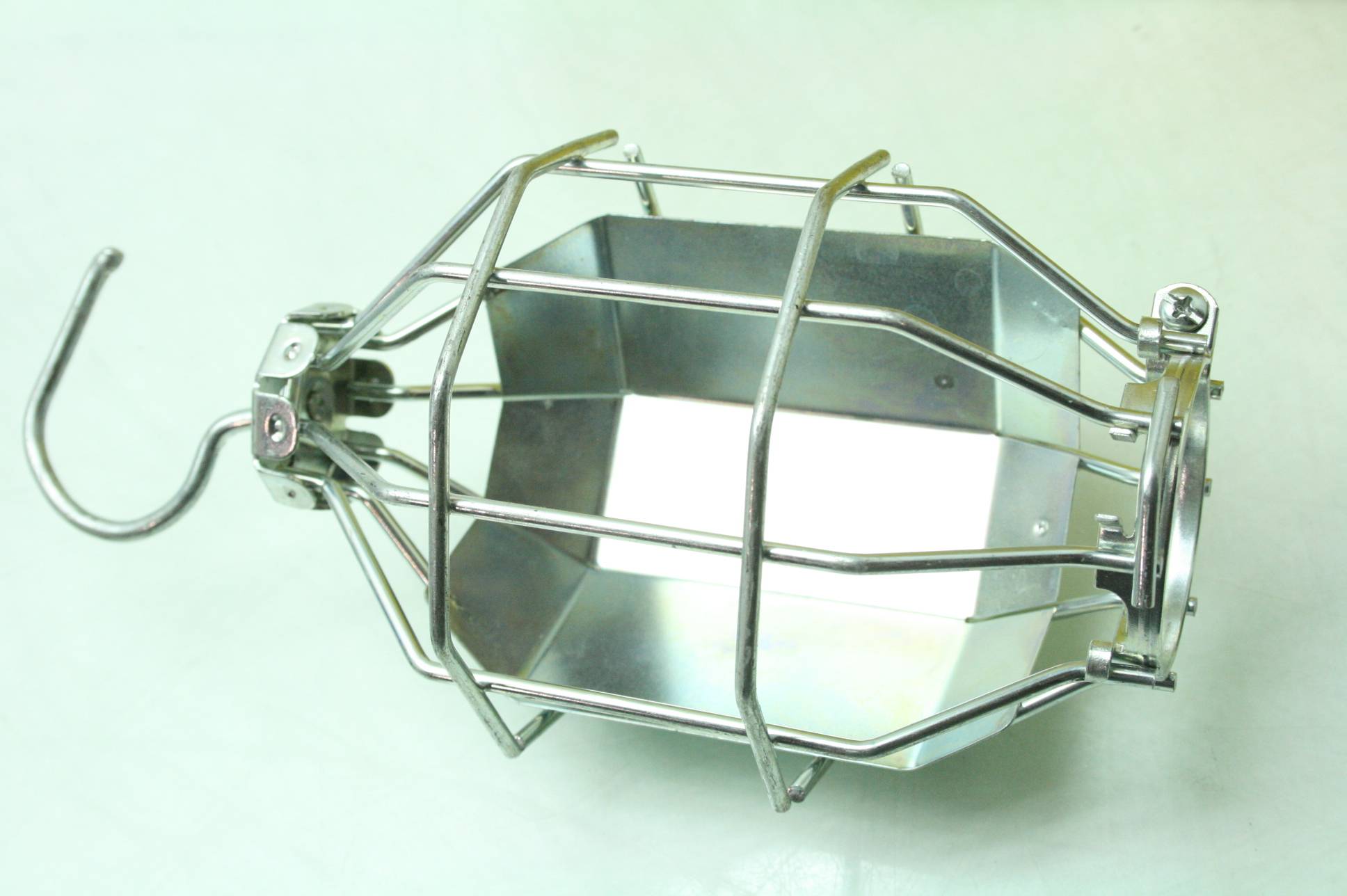 Woodhead 9453 Retractable Cord Reel 16/3 Cable 35 Ft. Trouble Light