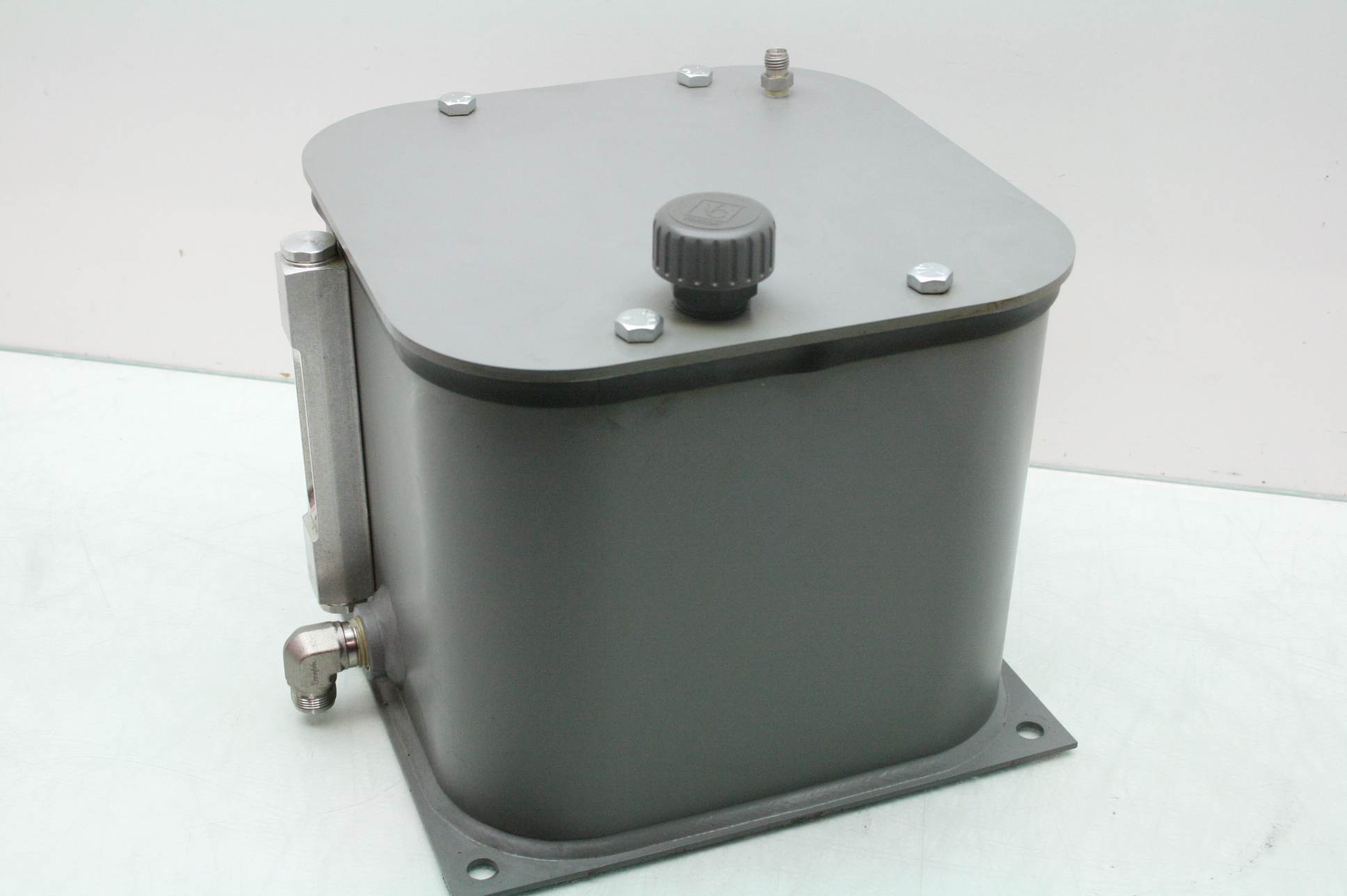 LDI VariPak 2.5 Gallon Hydraulic Oil Reservoir Tank / 1/2" NPT Ports GB