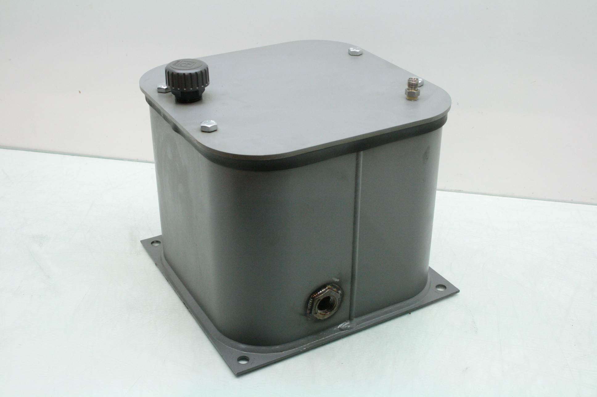 LDI VariPak 2.5 Gallon Hydraulic Oil Reservoir Tank / 1/2" NPT Ports GB