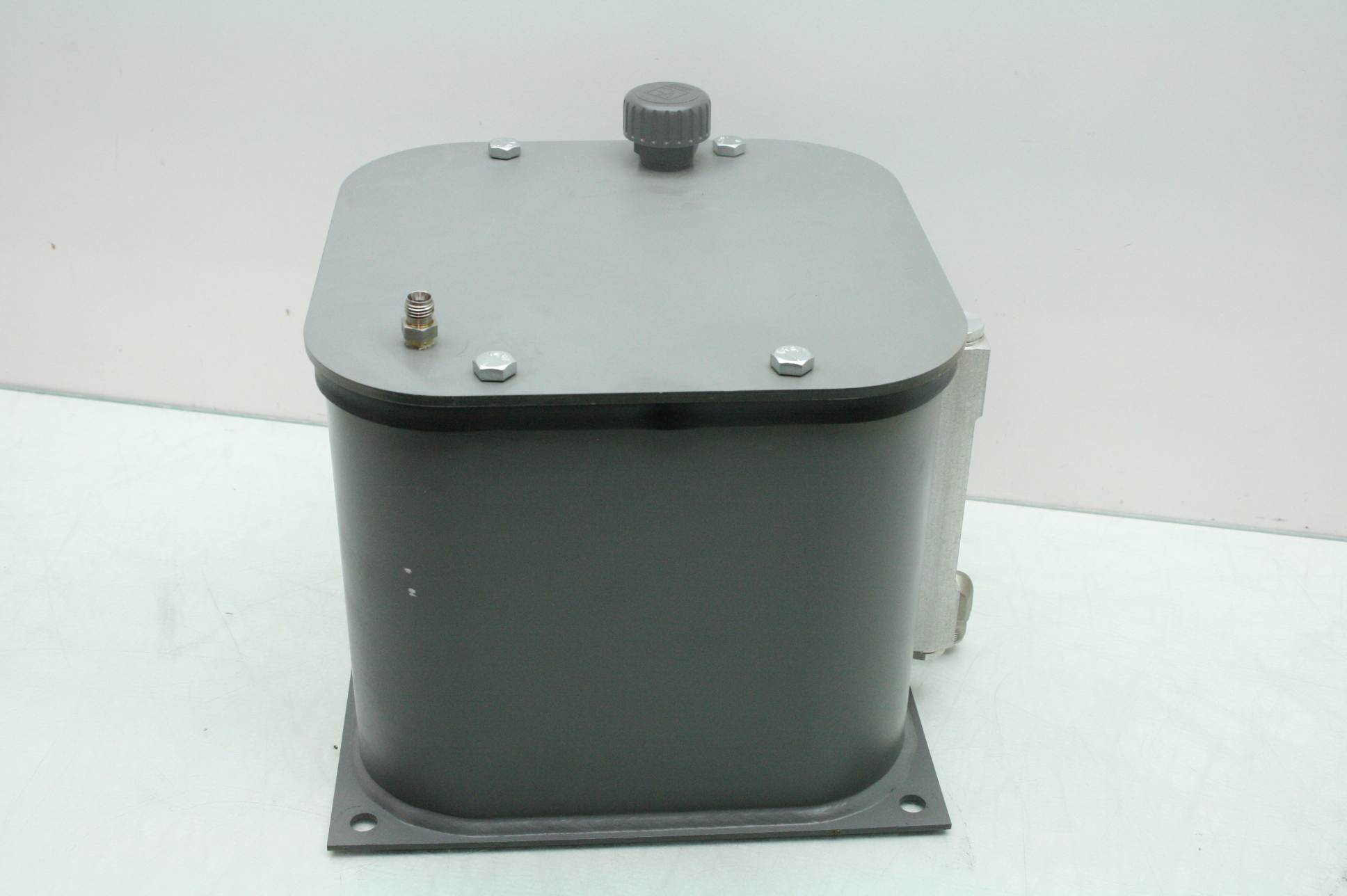 LDI VariPak 2.5 Gallon Hydraulic Oil Reservoir Tank / 1/2" NPT Ports GB