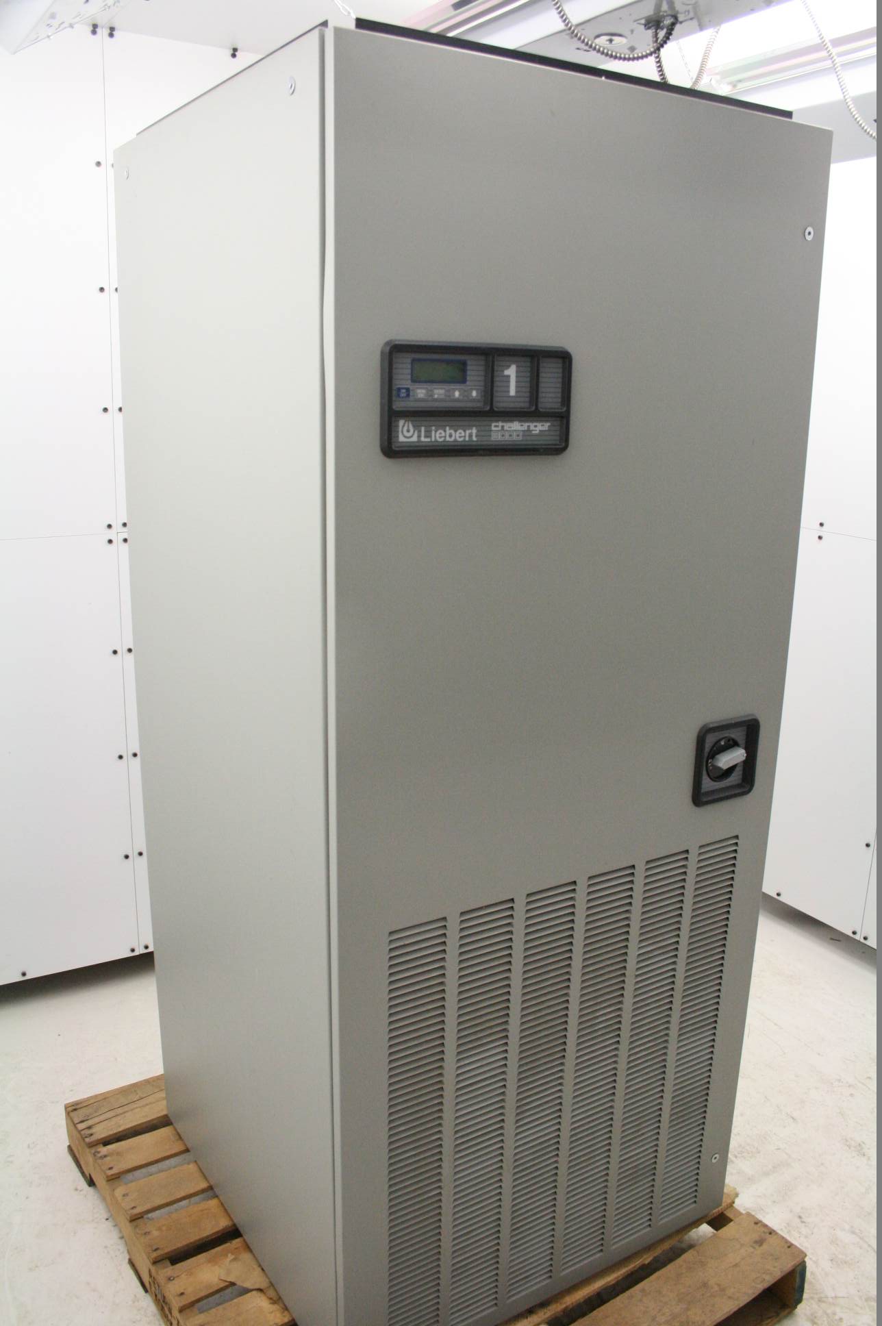 Liebert Challenger 3000 SelfContained Industrial A/C Unit R22 5 Ton