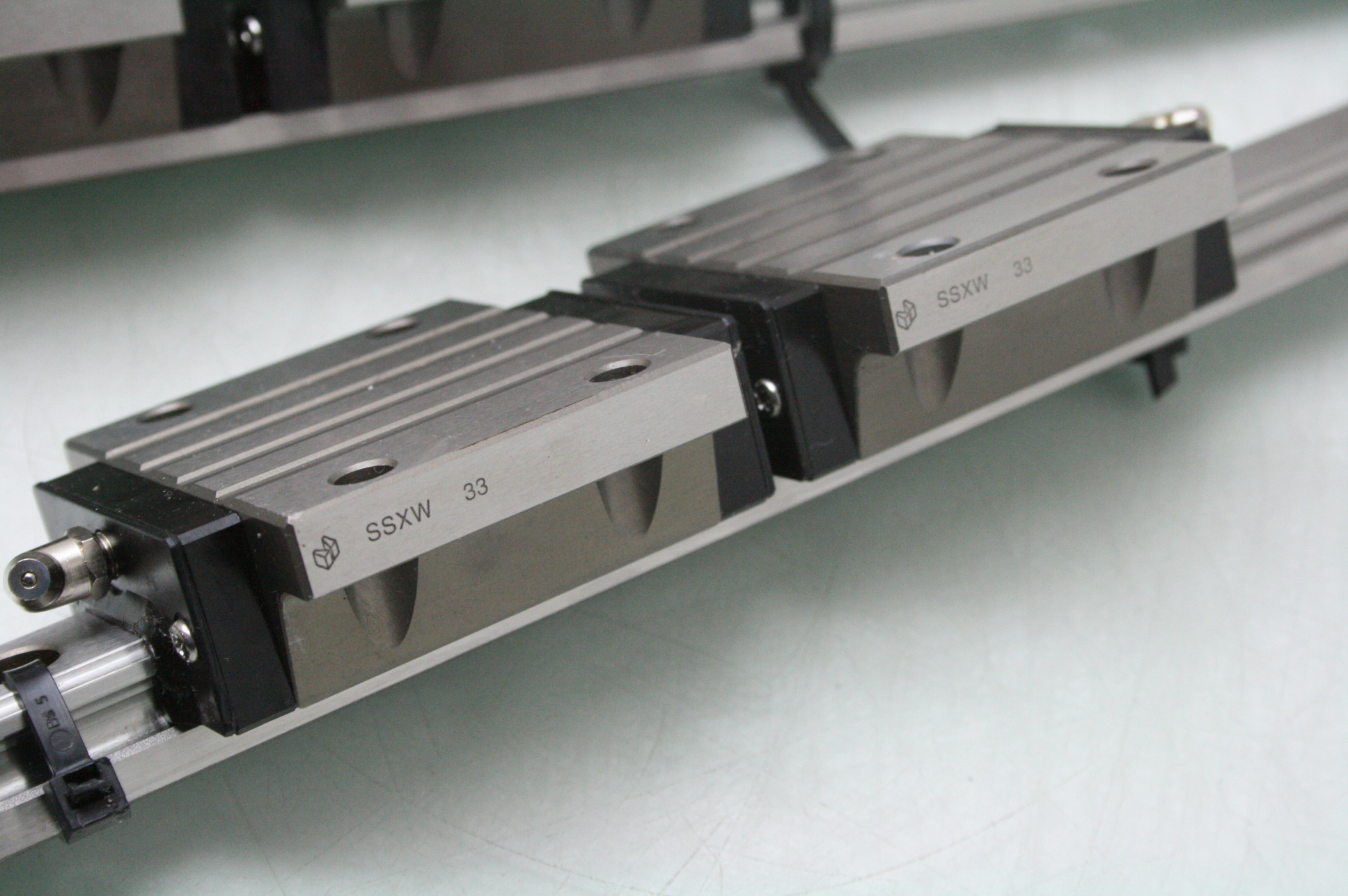 2 Misumi SSXW 33 Four Way Linear Guides 25mm WIde Linear Bearings 700mm