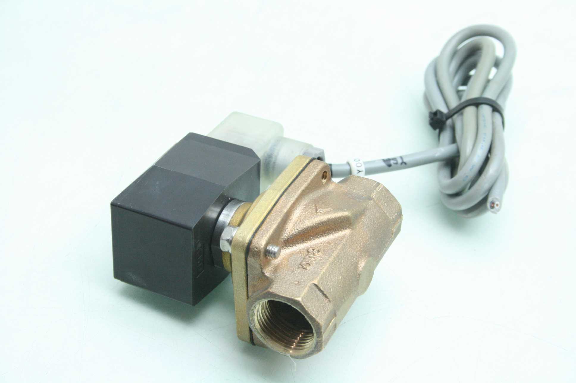 CKD ADK1120A Pilot Kick 2 Port Pneumatic Solenoid Valve 3/4" Port 70
