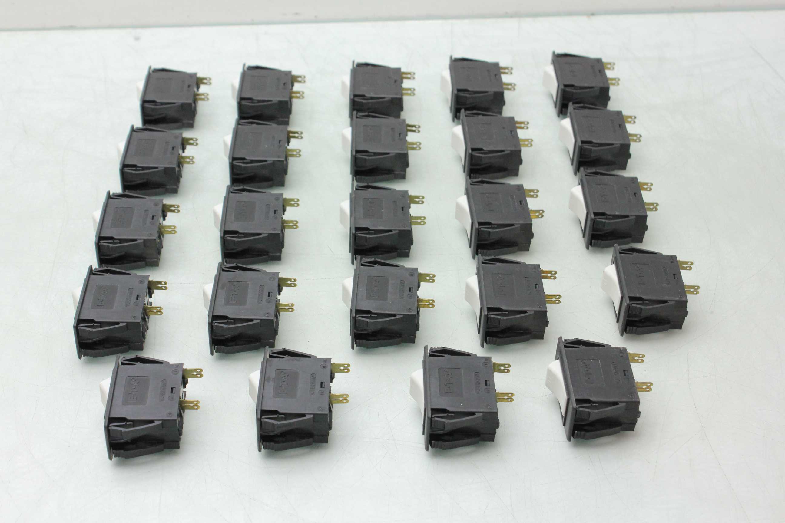 ETA 3120F311P7T1W02Q Two Position Rocker Switch 15A AC250V DC28V