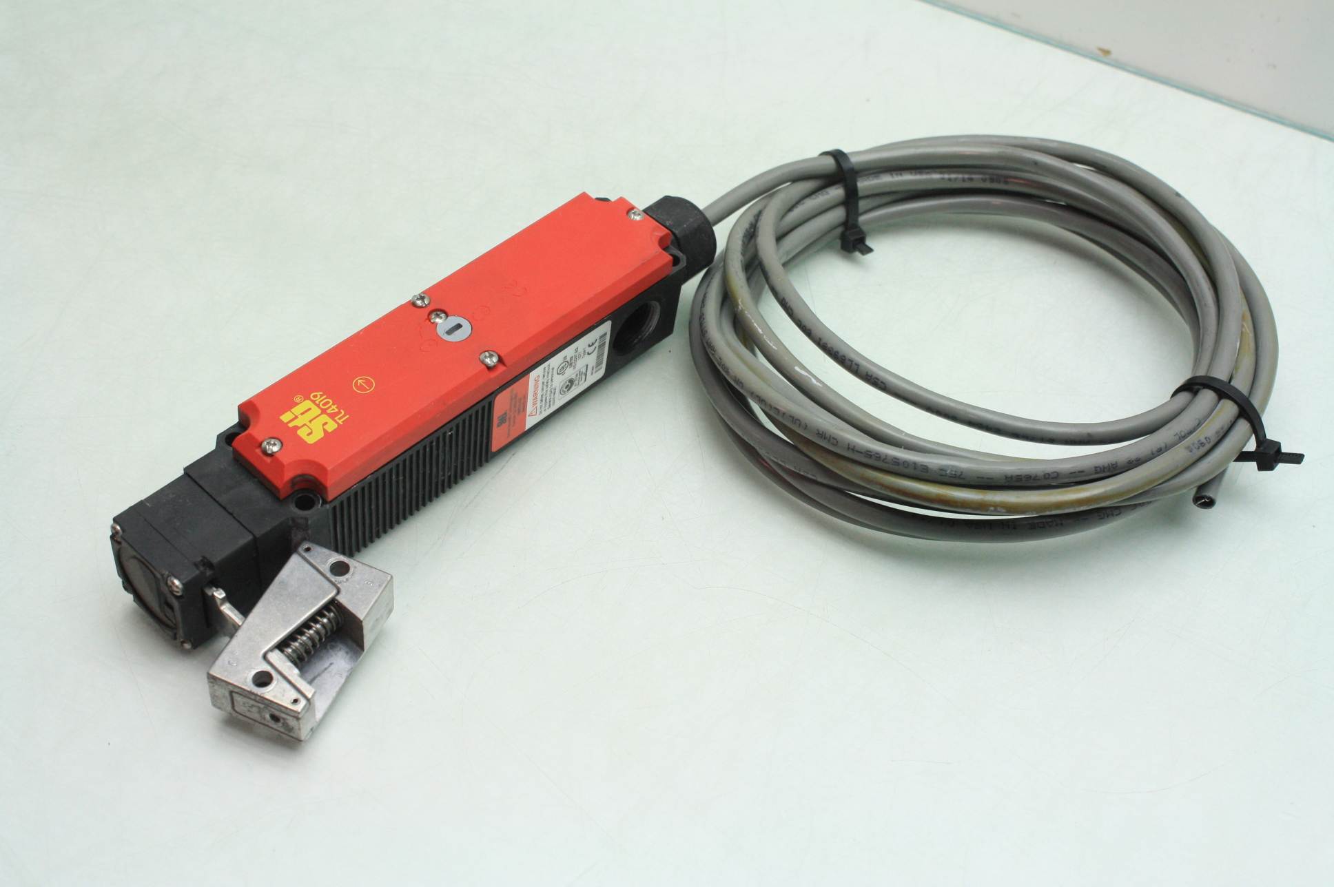 2 Omron STI TL401940243 Safety Interlock Switch with Door Tabs eBay