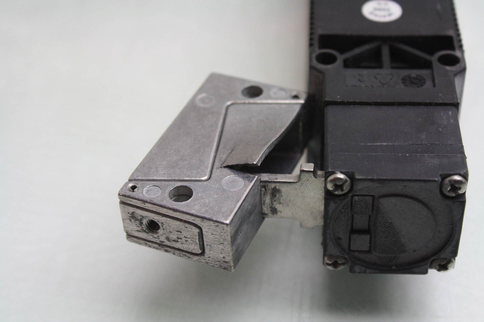 2 Omron STI TL401940243 Safety Interlock Switch with Door Tabs eBay