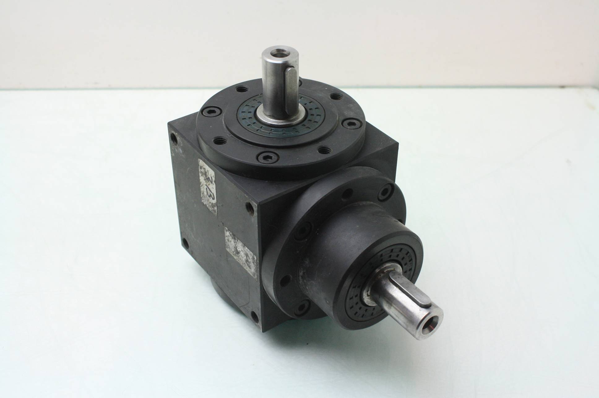 Ageda K1201.0VB0G1c600/RAL Right Angle Gear Drive Gearbox 25mm Shaft
