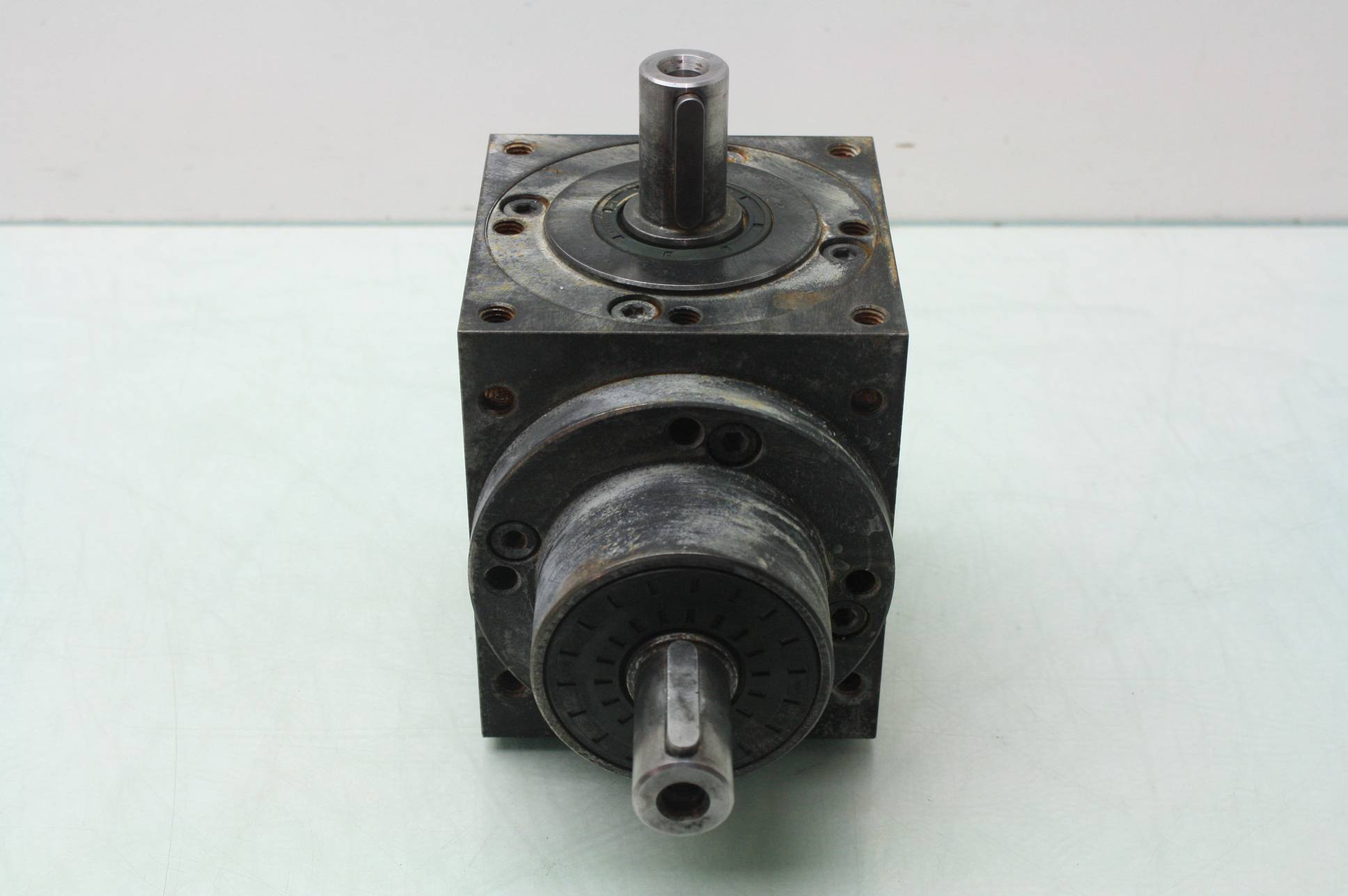 Ageda K1201.0VB0G1c600/RAL Right Angle Gear Drive Gearbox 11 Ratio G