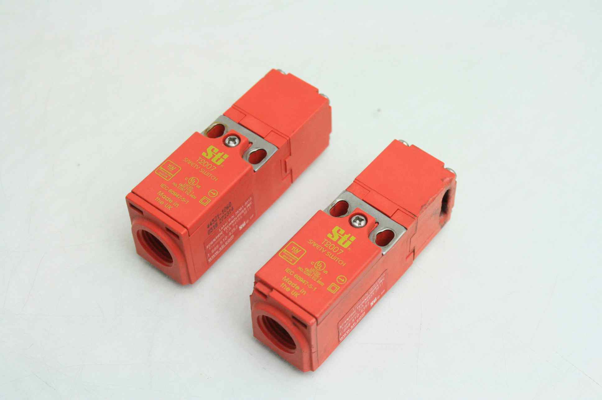 2 STI T2007 Miniature Door Safety Interlock Switch 445211060 eBay