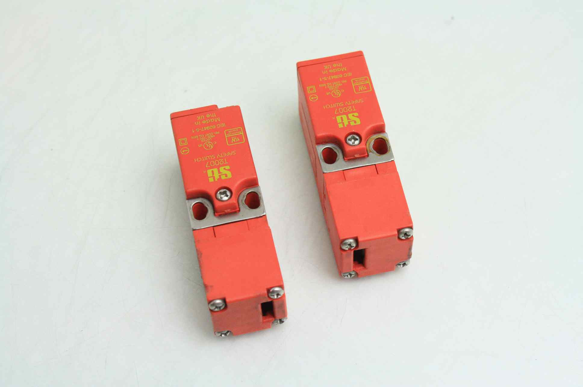 2 STI T2007 Miniature Door Safety Interlock Switch 445211060 eBay