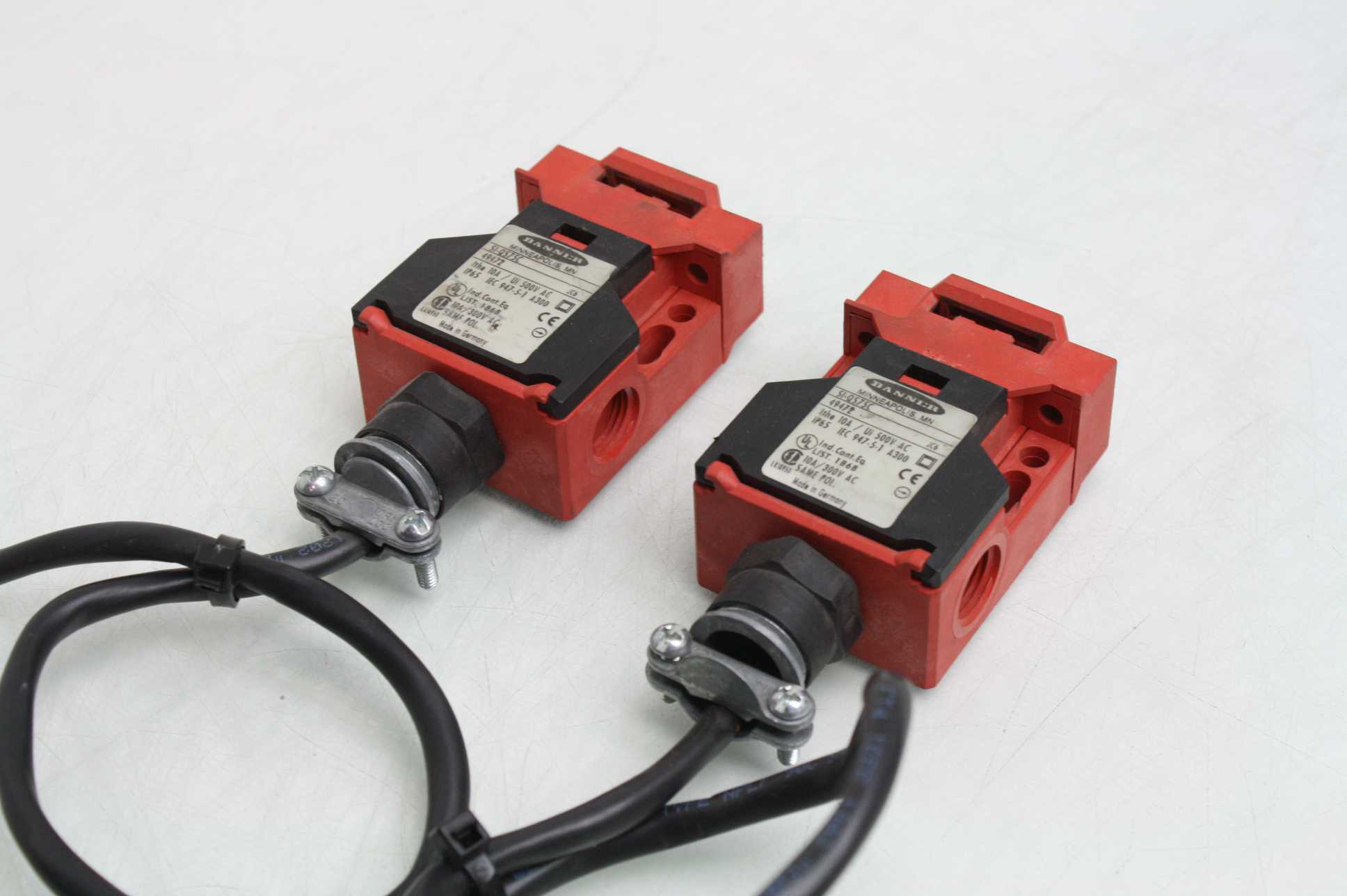 2 Banner SIQS75C Safety Interlock Switches eBay