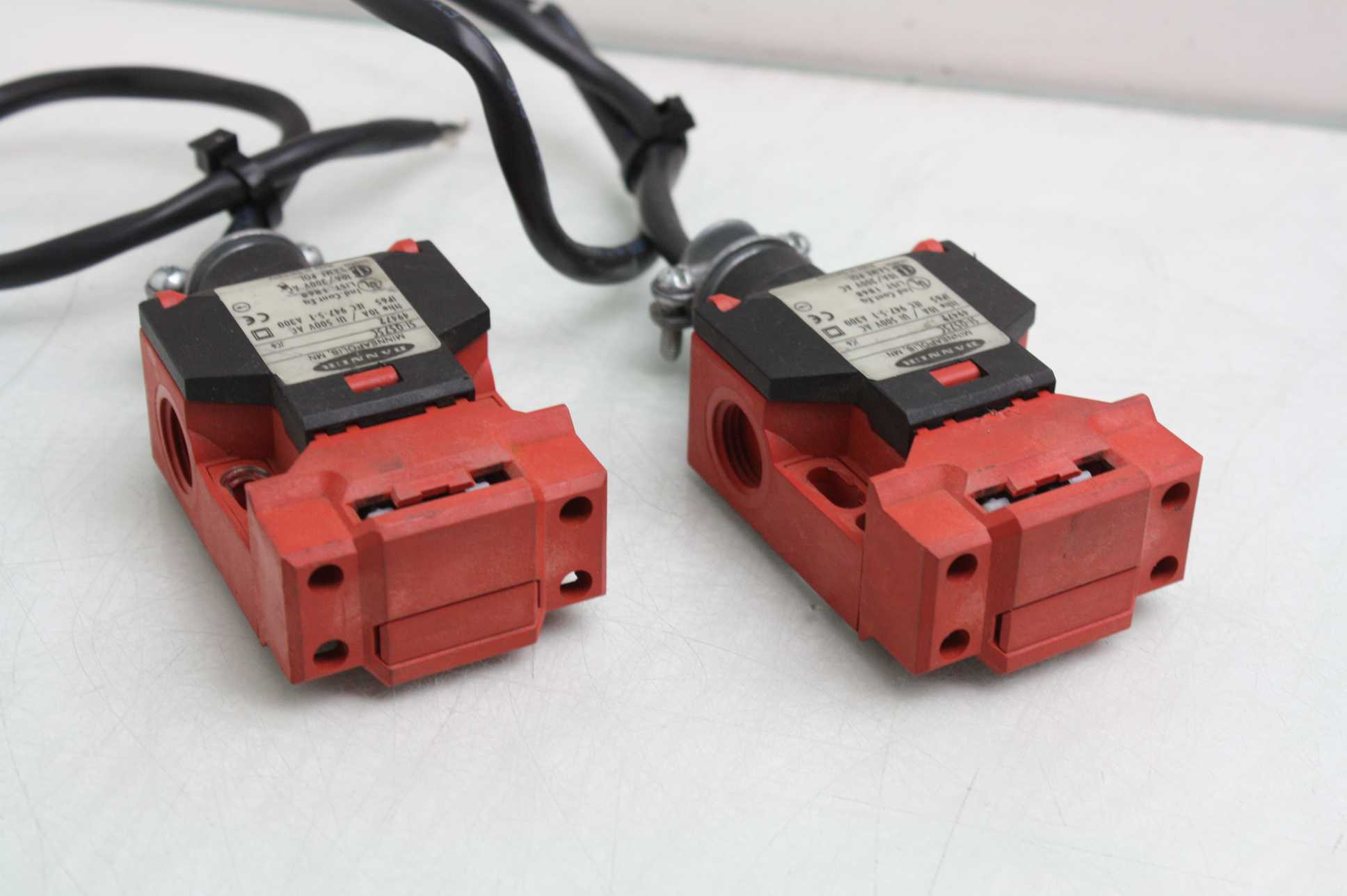 2 Banner SIQS75C Safety Interlock Switches eBay