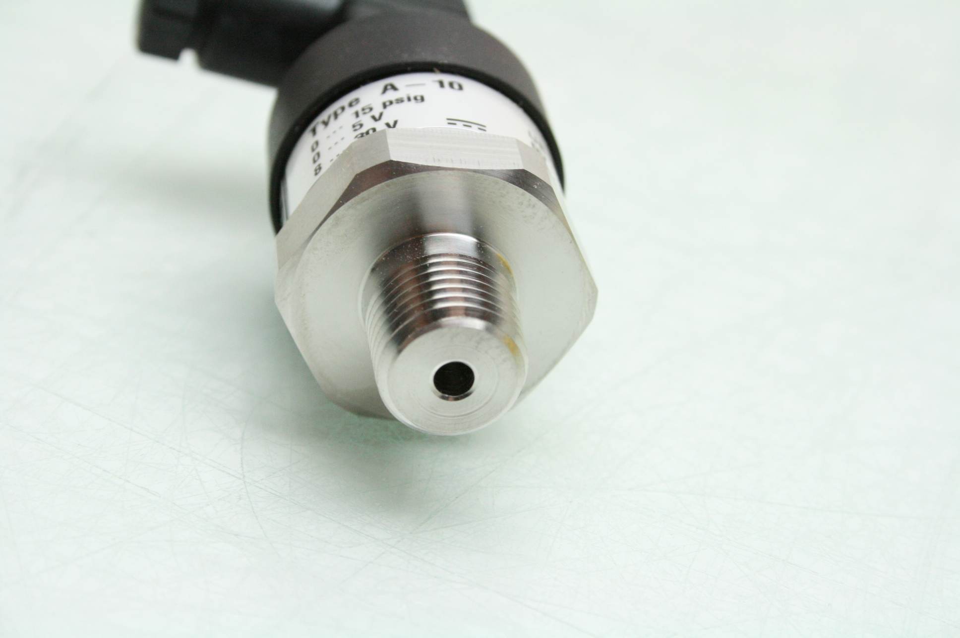 Wika A10 Pressure Transmitter/Transducer 015 PSI / 05V Analog Range